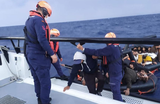 Sahil Güvenlik güçleri, Yunanistan’ın geri ittiği 59 göçmeni kurtardı