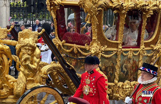 Kral Charles muradına erdi ve tacına kavuştu
