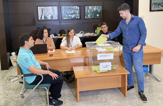 Türkmenistan'daki Türk vatandaşları oy kullanmaya başladı