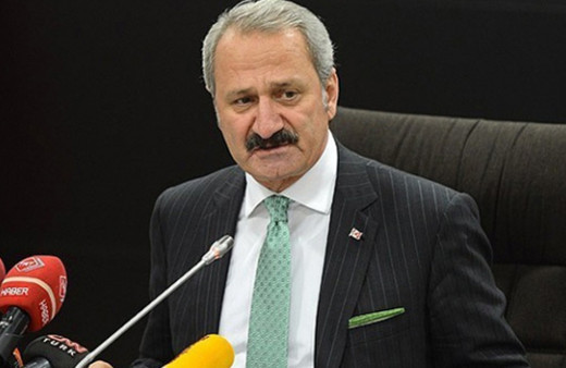 Eski ekonomi bakanı sosyal medyada gündem oldu; Zafer Çağlayan'ın son hali konuşuluyor