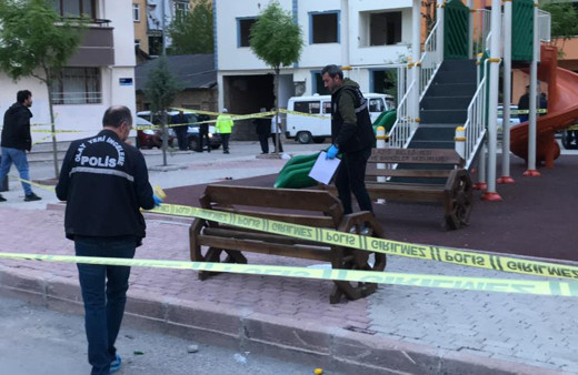 Elazığ'da 2 araç oyun parkını bastı! Pompalı tüfekli saldırıda 3 kişi yaralandı