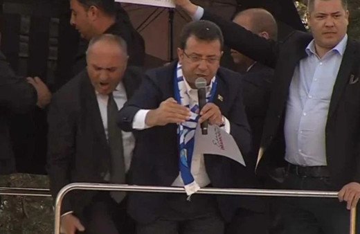 Ekrem İmamoğlu'na Erzurum'da taşlı saldırı! Mitingde olay çıktı: Otobüsün camları kırıldı!