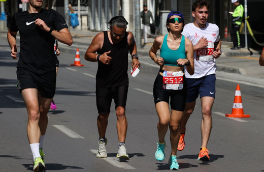 İzmir'de yol koşusu ve maraton heyecanı yaşandı