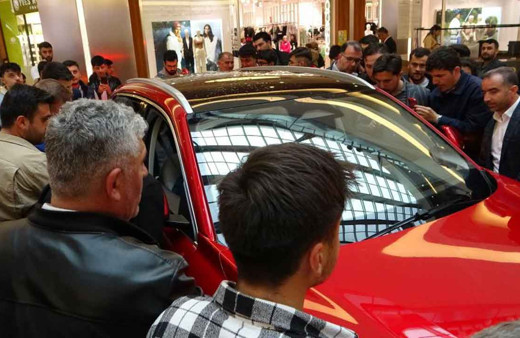 Malatya’da TOGG izdihamı: İncelemek için sıraya girdiler!