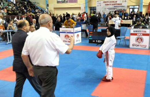 Karate Şampiyonası'nda skandal! Başörtülü sporcu men edildi, genel sekreterden tepki çeken sözler