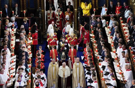 Sidney'de Charles'ın taç giyme töreninde Opera Binası'nın aydınlatılmaması tartışma yarattı