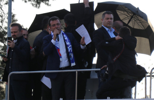 Saldırıya uğrayan Ekrem İmamoğlu'na sanatçılardan destek! Cem Yılmaz, Tarkan, Şahan Gökbakar....