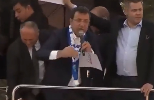 Ekrem İmamoğlu mitingine saldırı anları! Tekbir getirerek geldiler canlı yayın yaptılar...