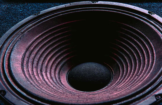 Yüksek sesle müzik dinleyen gençlere 8 bin TL ceza