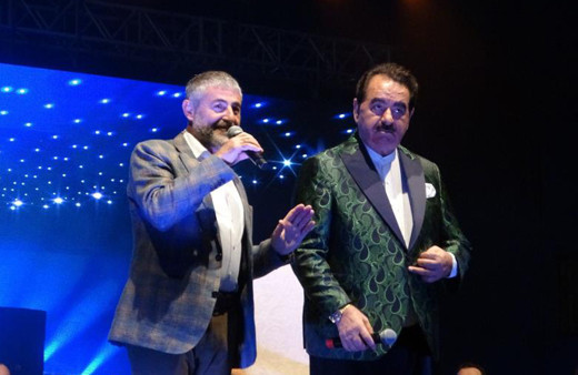 İbrahim Tatlıses 30 yıl aradan sonra Mersin'de! Bakan Nebati'den sahnede özel istek