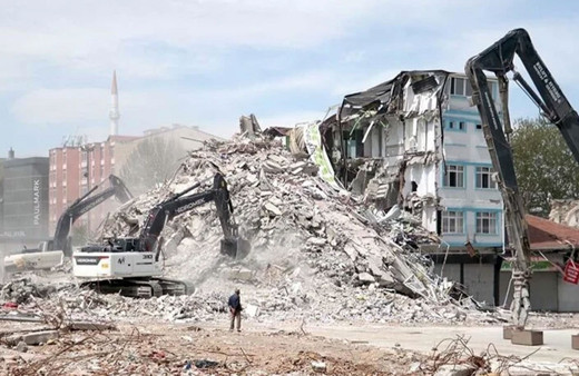 Malatya'da enkaz kaldırma çalışmaları... Yıkık ve acil yıkılacak 6 bin 442 yapının enkazı kaldırıldı