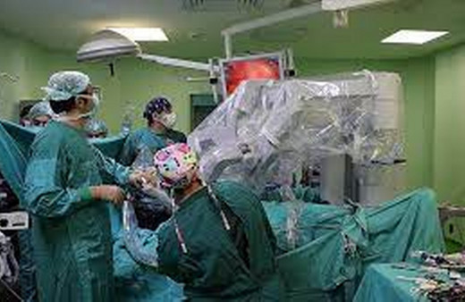 Kalp cerrahisinde küçük kesi yönteminin öncüsü Ukraynalı cerrah, Türk doktorlarla 3 ayrı ameliyata girdi