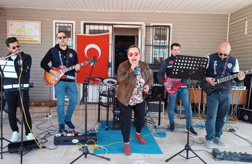 Van'da polislerin müzik grubu 'Hangar' sahneye çıkıyor