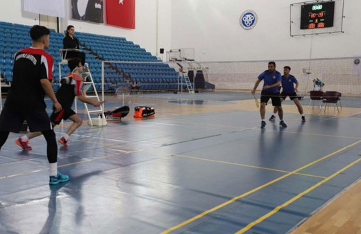 ÜNİLİG Badminton Süper Lig müsabakaları başladı