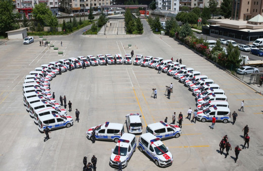 Diyarbakır Emniyet'ine 41 yeni araç tahsis edildi