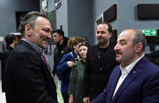 Bakan Varank Bursa'da Güldür Güldür Show'un gösterisini izledi