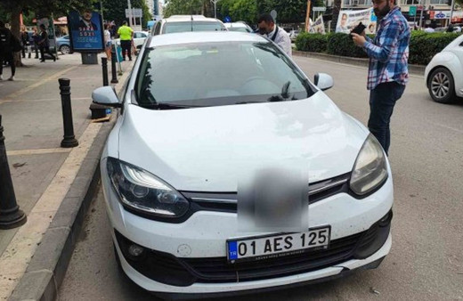 Adana'da park halindeki araçtan 1 milyon 554 bin lira çalındı