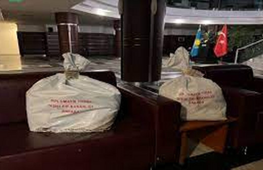 Kazakistan’dan oy pusulaları diplomatik kuryelerle Türkiye’ye gönderildi