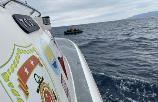 Çanakkale Ayvacık açıklarında 23 kaçak göçmen yakalandı