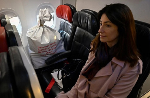 İsviçre'deki oy pusulaları, diplomatik kuryelerle Türkiye'ye gönderiliyor