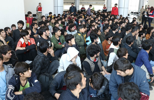 Afganistan uyruklu 227 düzensiz göçmen Ağrı'dan geri gönderildi