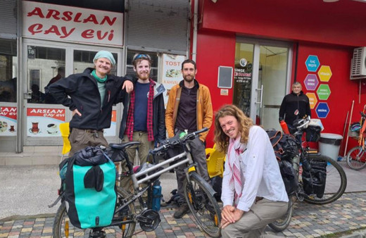 Bisikletle 15 bin kilometre yol gittiler, Alaplı'da mola verdiler