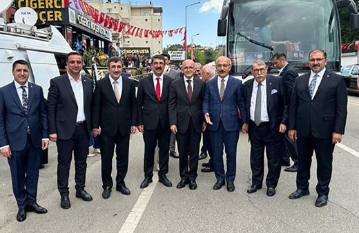 Mehmet Şimşek, Cumhurbaşkanı Erdoğan'la birlikte sahneye çıkmadı! Batman'da sürpriz bekleniyordu