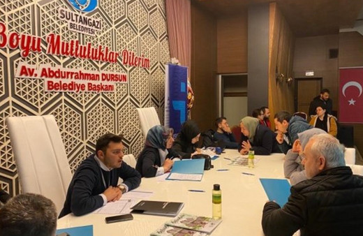 Sağlık Bakanı Koca, Sultangazi'de engelli vatandaşlar ve aileleriyle buluştu