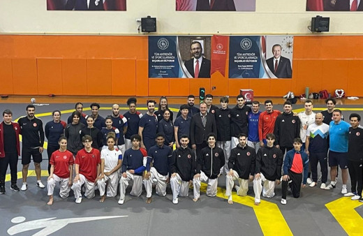 Milli taekwondocular, Dünya Şampiyonası'na İzmir'de hazırlanıyor