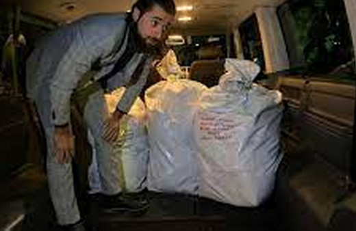 Avusturya’daki oy pusulaları Türkiye'ye gönderilmek üzere Münih’teki THY uçağına taşındı