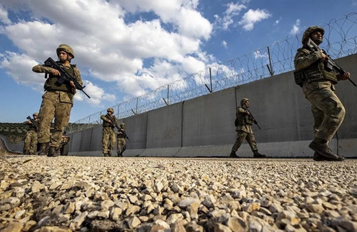 Yasa dışı yollarla Yunanistan'a geçmeye çalışan 5 kişi yakalandı
