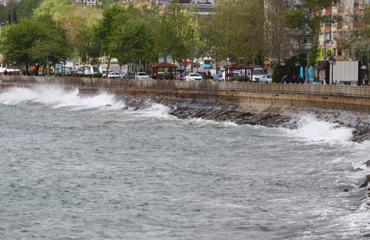 Tekirdağ'da poyraz deniz ulaşımını olumsuz etkiliyor