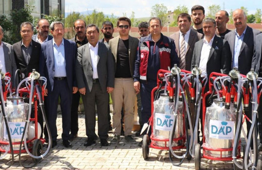 Elazığ'da üreticilere süt sağım makinası desteği