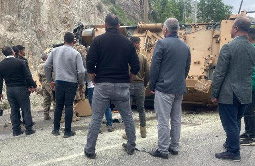 Hakkari'de askeri araç devrildi! 3 asker yaralandı