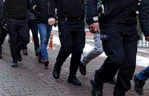 Kocaeli merkezli dolandırıcılık operasyonunda yakalanan 24 şüpheli adliyede