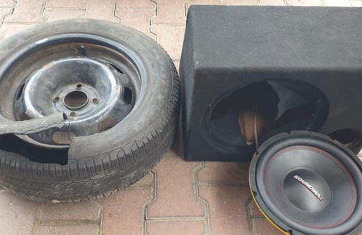 Adana'da otomobilin ses sisteminden kilolarca esrar çıktı