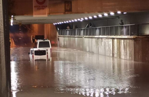 Başkent Ankara'da sağanak yağış ve dolu etkili oldu
