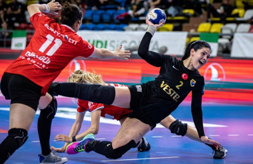 Hentbolda HDI Sigorta Kadınlar Türkiye Kupası'nda finalistler belli oldu