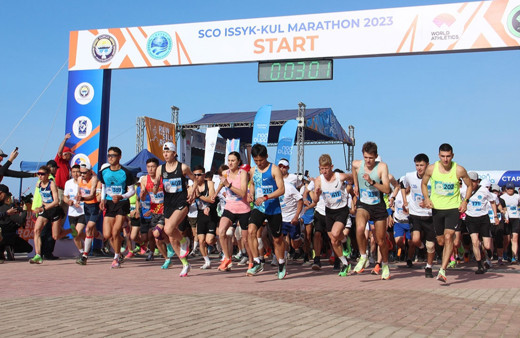 Kırgızistan'da ŞİÖ 4. Uluslararası Issık Göl Maratonu koşuldu