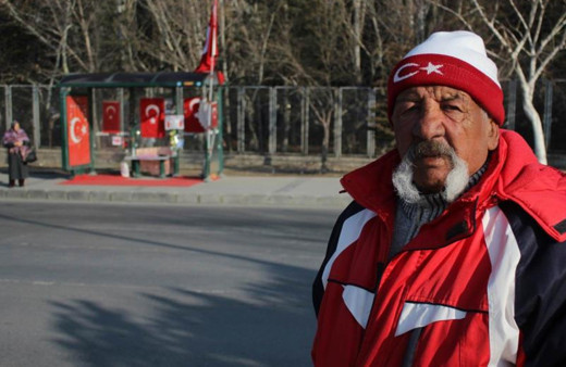 'Bayrak Dede' hayatını kaybetti