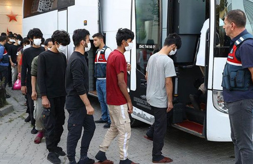 Kocaeli'de 48 düzensiz göçmen sınır dışı edildi