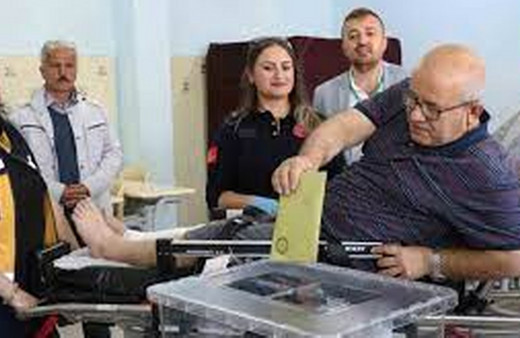 Edirne'de hastanede tedavileri sürenler Evde Sağlık Hizmetleri ekipleri yardımıyla oylarını kullandı