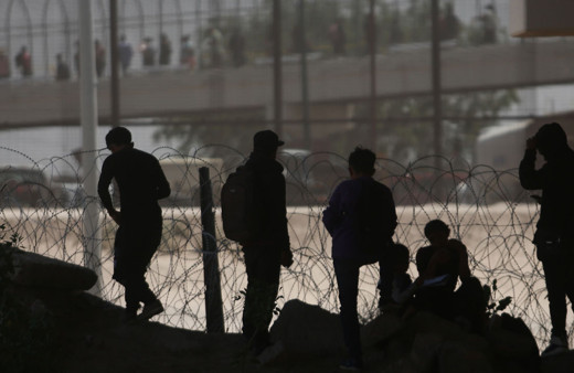 ABD-Meksika sınırında binlerce kişi hâlâ bekliyor