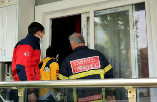Sakarya'da ilginç olay! Evde kilitli kaldığı söylenen yaşlı kadın ekiplere zorluk çıkardı