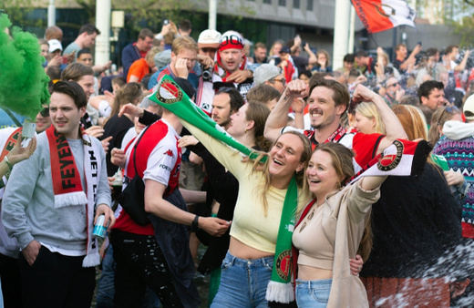 Hollanda'da şampiyon Feyenoord taraflarları çılgınca eğlendi!