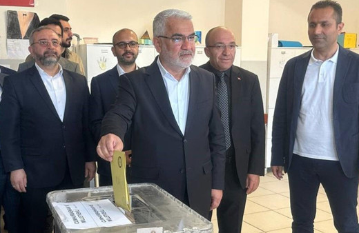 HÜDA PAR Genel Başkanı Zekeriya Yapıcıoğlu oyunu kullandı