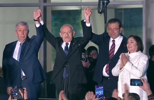 Cumhurbaşkanı adayı ve CHP Genel Başkanı Kılıçdaroğlu, partisinin genel merkezine geçti