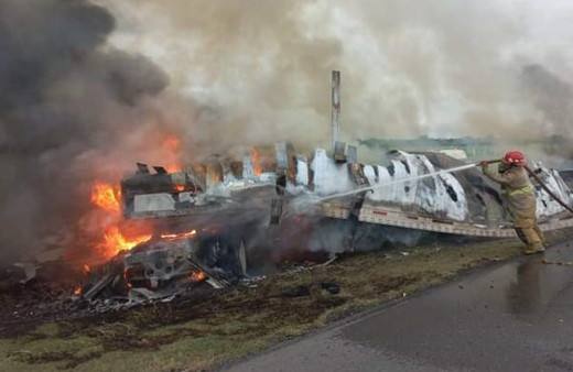 Meksika’da korkunç kaza! Tır ile minibüs alev alev yandı çok sayıda ölü var