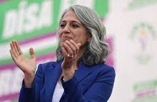 Yeşil Sol Parti Eş Sözcüsü Uçar, İstanbul'da oyunu kullandı