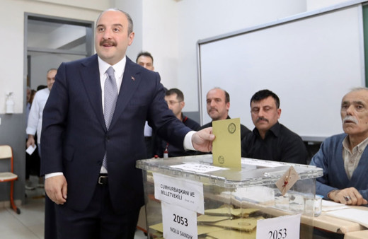 Sanayi ve Teknoloji Bakanı Mustafa Varank, oyunu Bursa'da kullandı